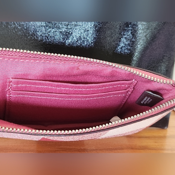 Coach Pink and Cream Buffalo Plaid Corner Zip Wristlet F67934 - Picture 6 of 12